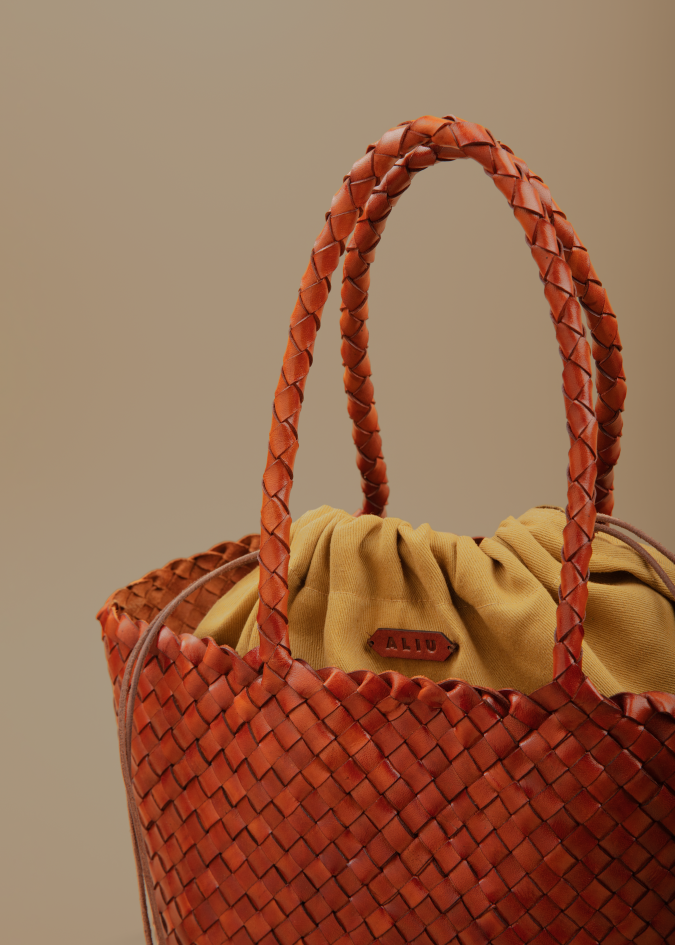 Leather Intrecciato Cognyac
